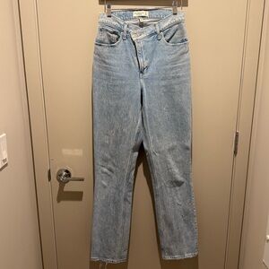 Abercrombie 90’s ultra high straight Jean